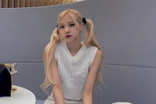 Rose BLACKPINK Ukir Sejarah di MTV VMA 2025, Dedikasikan Penghargaan untuknya di Usia 16 Tahun Rose BLACKPINK Ukir Sejarah di MTV VMA 2025, Dedikasikan Penghargaan untuknya di Usia 16 Tahun