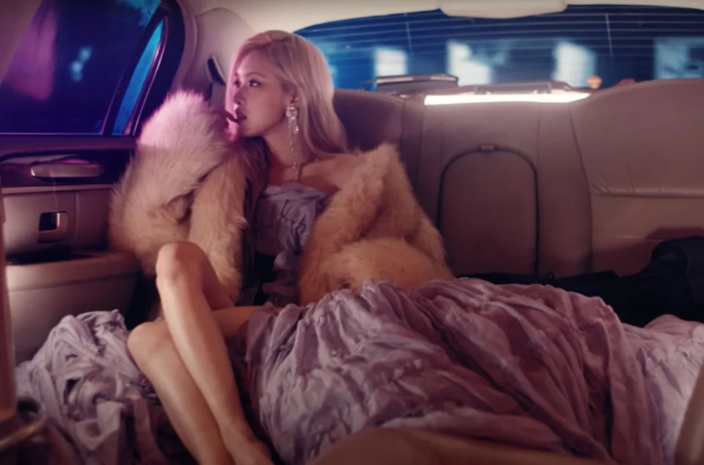 Kehadiran Kpop, termasuk prestasi Rose di VMA 2025, memberi dampak signifikan bagi generasi muda Indonesia. Tak hanya dari segi hiburan, tapi juga gaya hidup, fashion, dan tren digital.