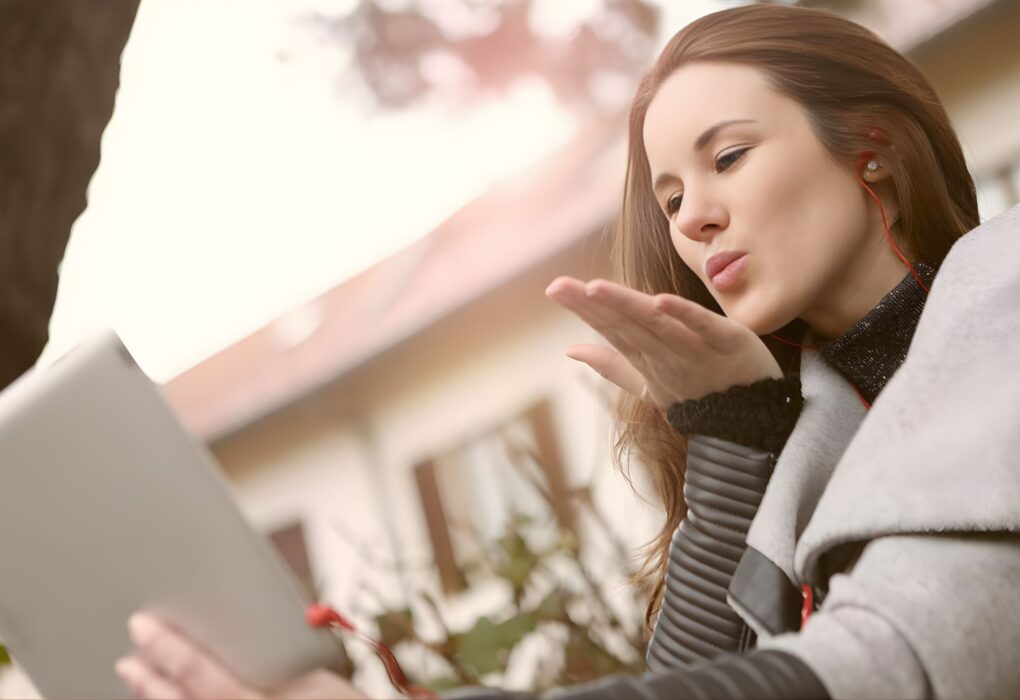 Hubungan Jarak Jauh Masih Bertahan, Ini Strategi yang Banyak Digunakan