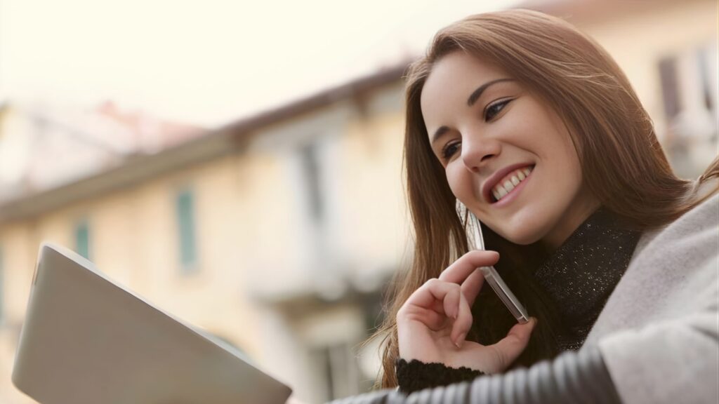 Mengapa Hubungan Jarak Jauh Masih Bertahan di Era Modern